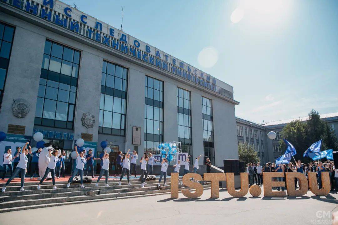 學(xué)校.jpg 學(xué)校.jpg